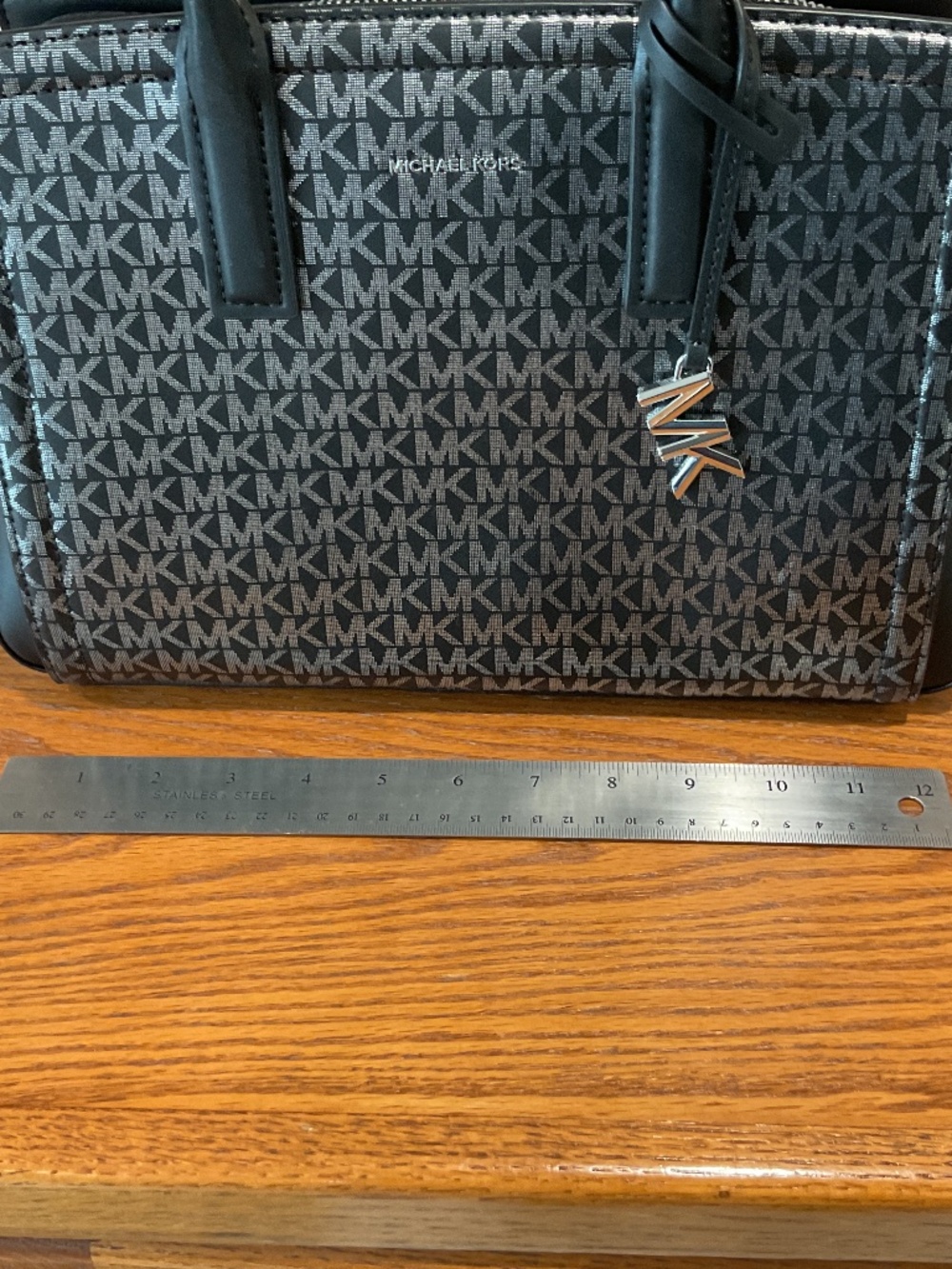 Michael Kors Laila Signature Logo Crossbody Bag NWT - Picture 11 of 11